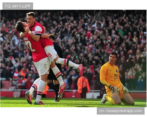 “镜头捕捉:斯特拉斯堡前锋在错失单刀后,场边教练组立即查看数据平板” “镜头捕捉:斯特拉斯堡前锋在错失单刀后,场边教练组立即查看数据平板”